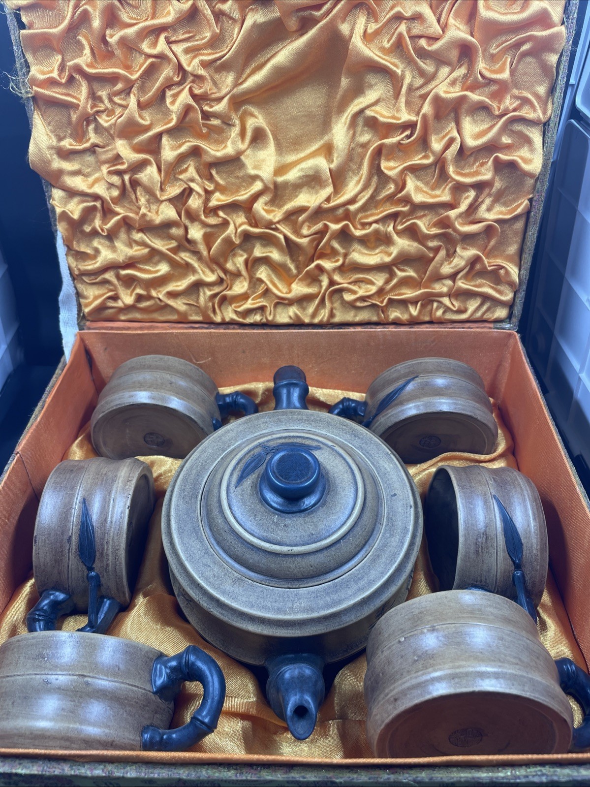 Authentic Yixing Zisha Brown Clay Tea Set - 8 Pieces Presented in Gift Box