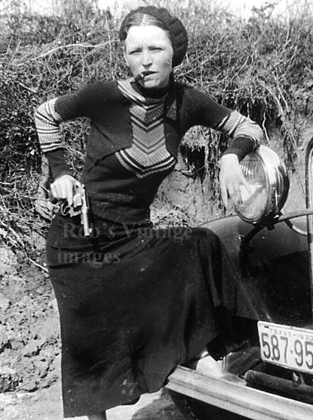 1932 Bonnie Parker & Clyde Photo Old Gangster Bank Robber Depression  8.5\