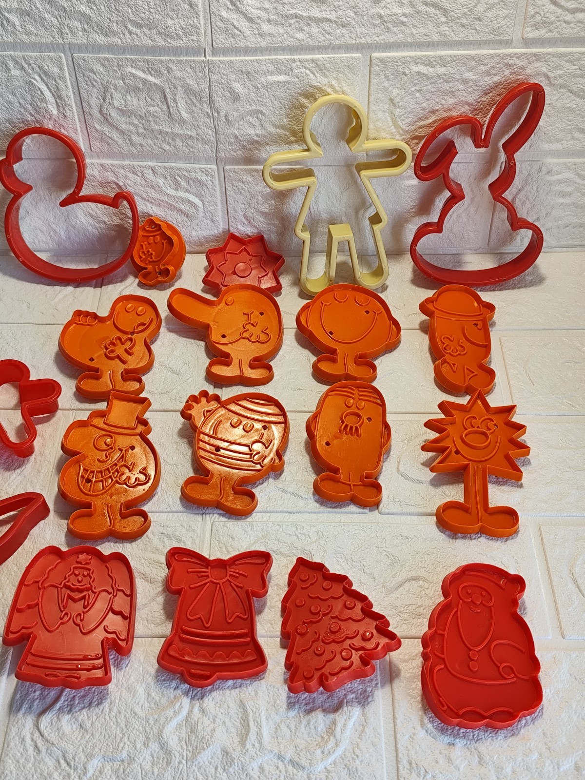 Vintage Retro 1980s Mr Men Cookie Biscuit Cutters Set Tupperware Salter Vintage Retro 1980s Mr Men Cookie Biscuit Cutters Set Tupperware Salter