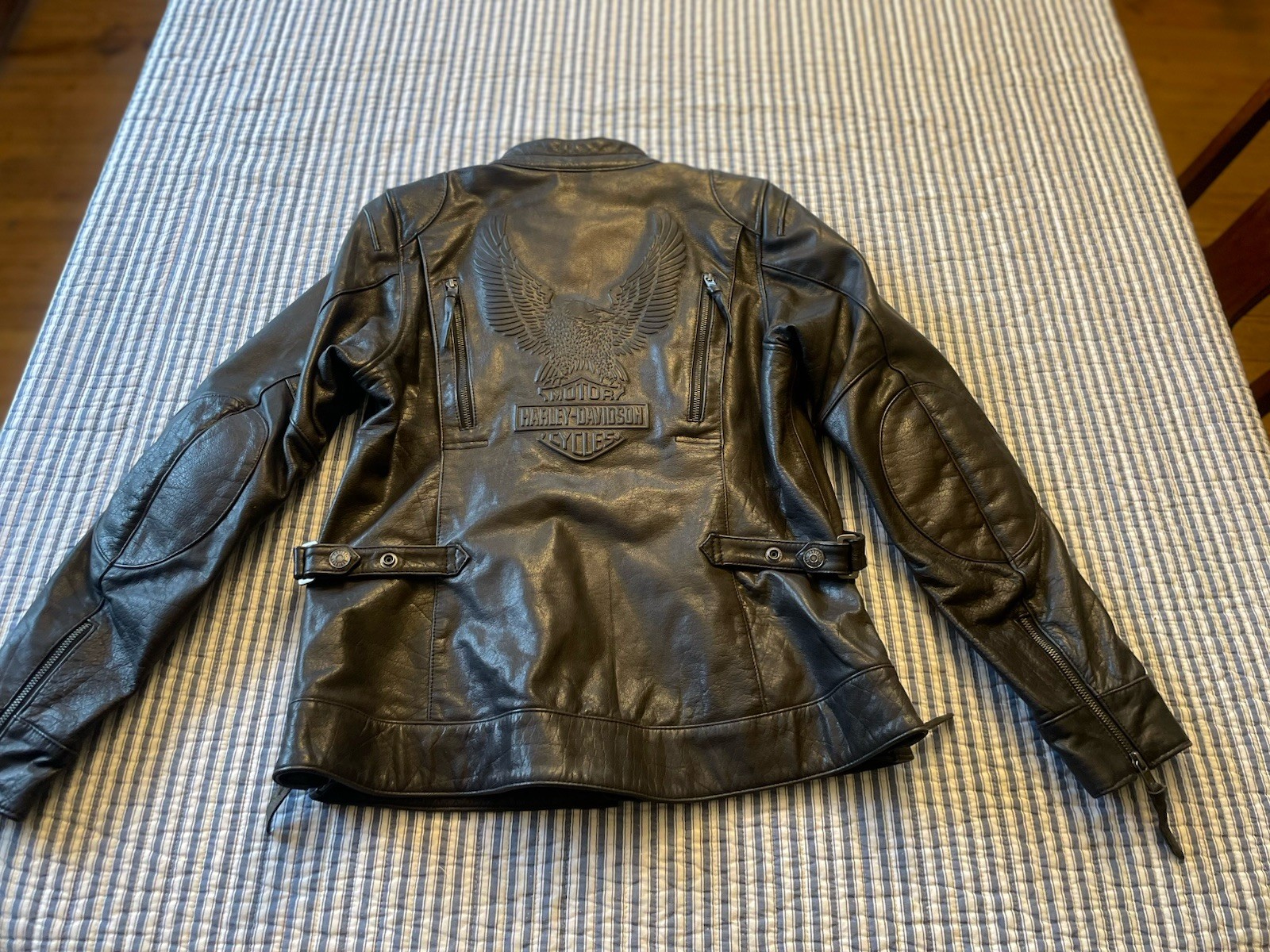 Harley Davidson Buffalo Hide Women’s Jacket size Large Harley Davidson Buffalo Hide Women’s Jacket size Large