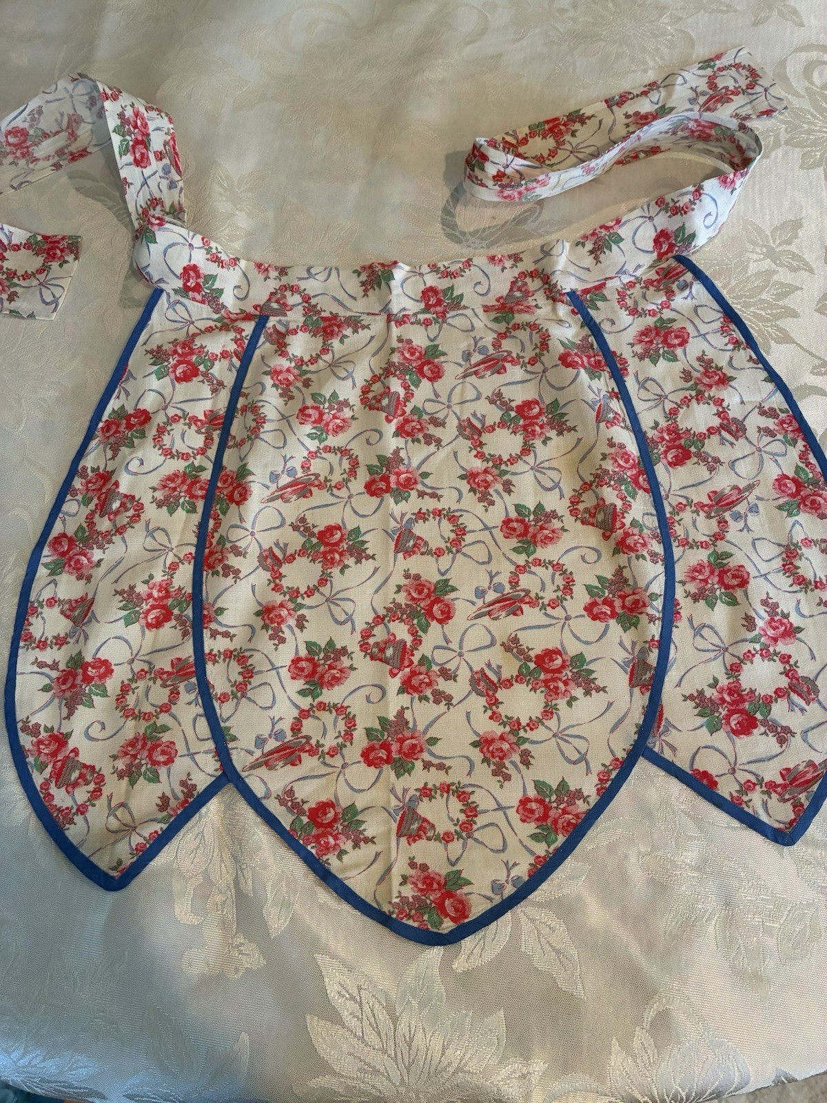 Vintage Authentic 1950s Scalloped Half Apron Ribbon Rose Floral Cottagecore