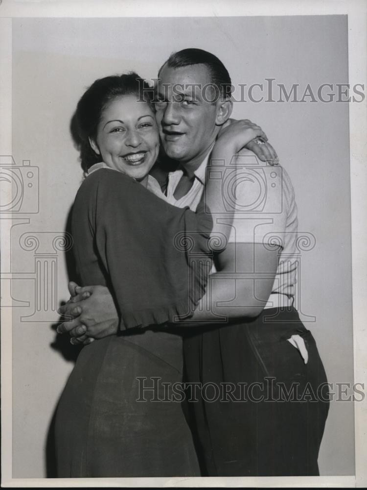 1934 Press Photo Boxer King Levinsky & bride Rosie Glickman - net29046 1934 Press Photo Boxer King Levinsky & bride Rosie Glickman - net29046