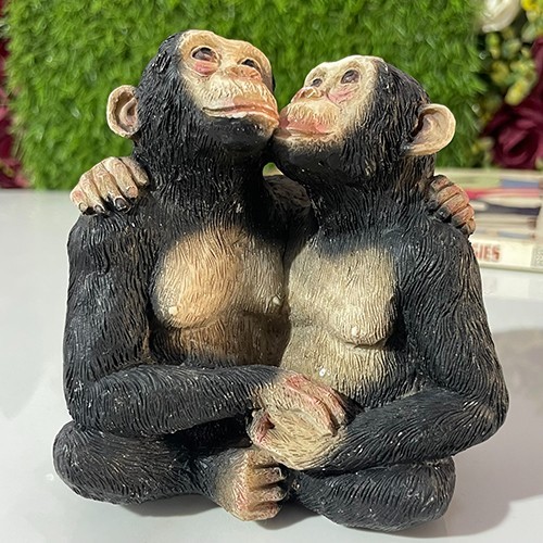 Statue Resin Vintage Two Monkeys Kissing Love Primates Rare Decorative Showpiece Statue Resin Vintage Two Monkeys Kissing Love Primates Rare Decorative Showpiece