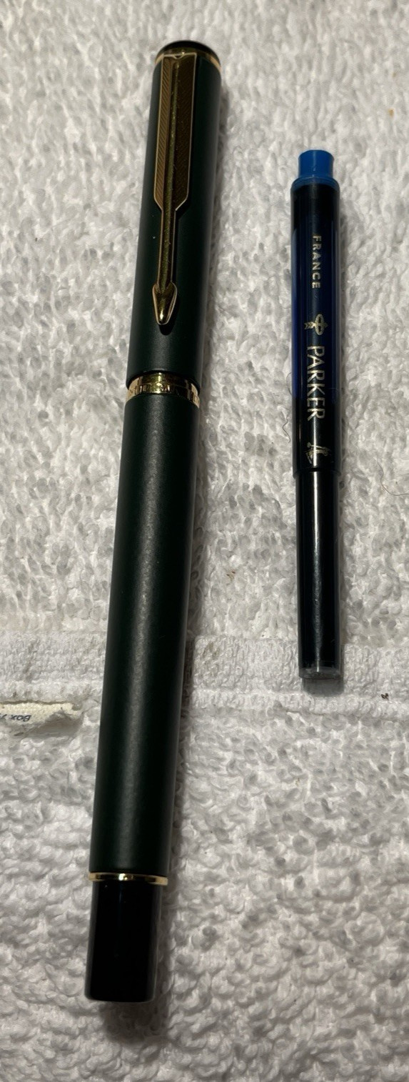 Vintage Parker Rialto IIIE Fountain Pen Matte Dark Green, Gold Trim