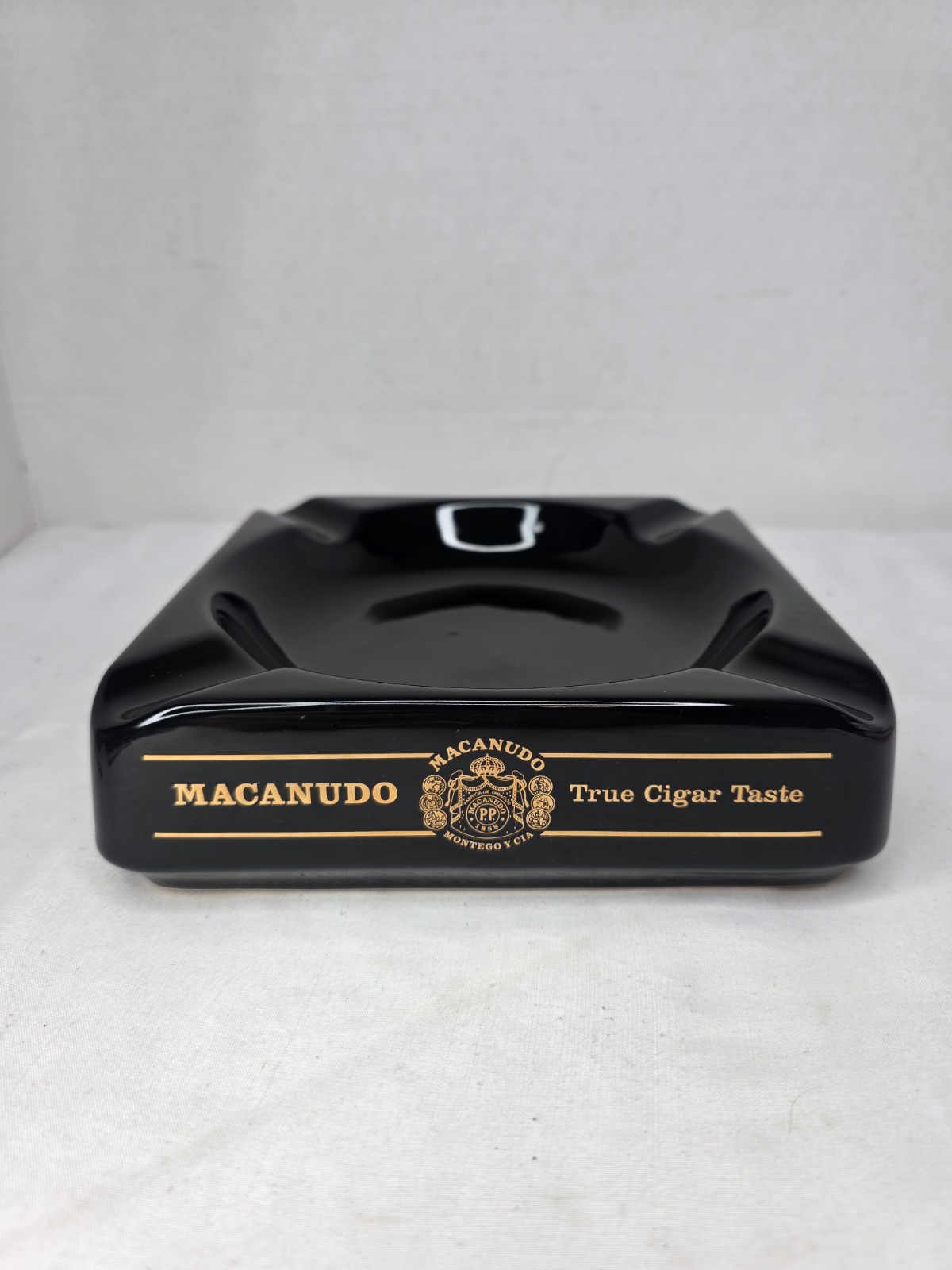 Macanudo Large Black / Gold Cigar Ashtray  Seton Pottery England Excellent