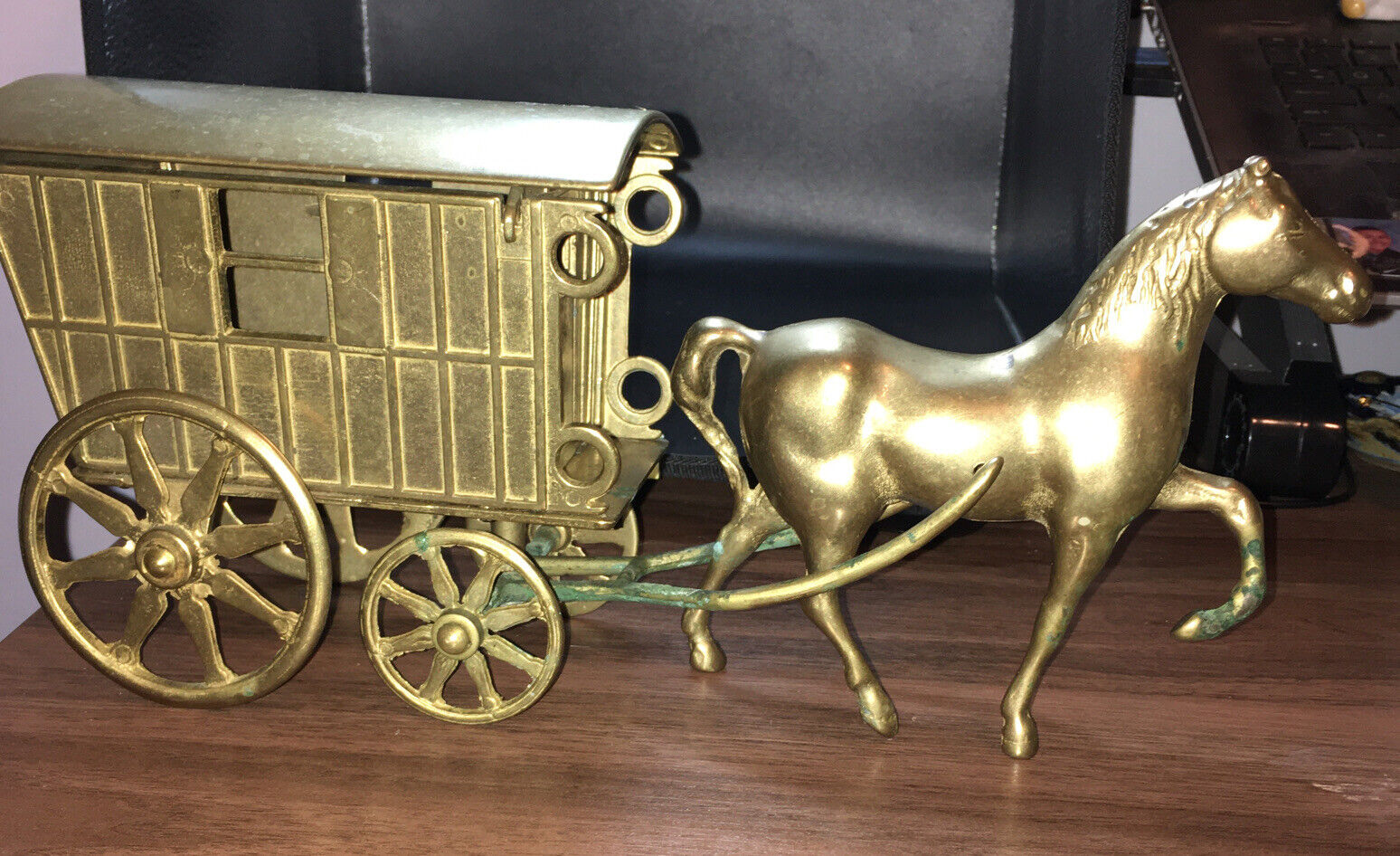 Vintage Brass Italy Horse & Buggy Carriage Opening Lid 12\