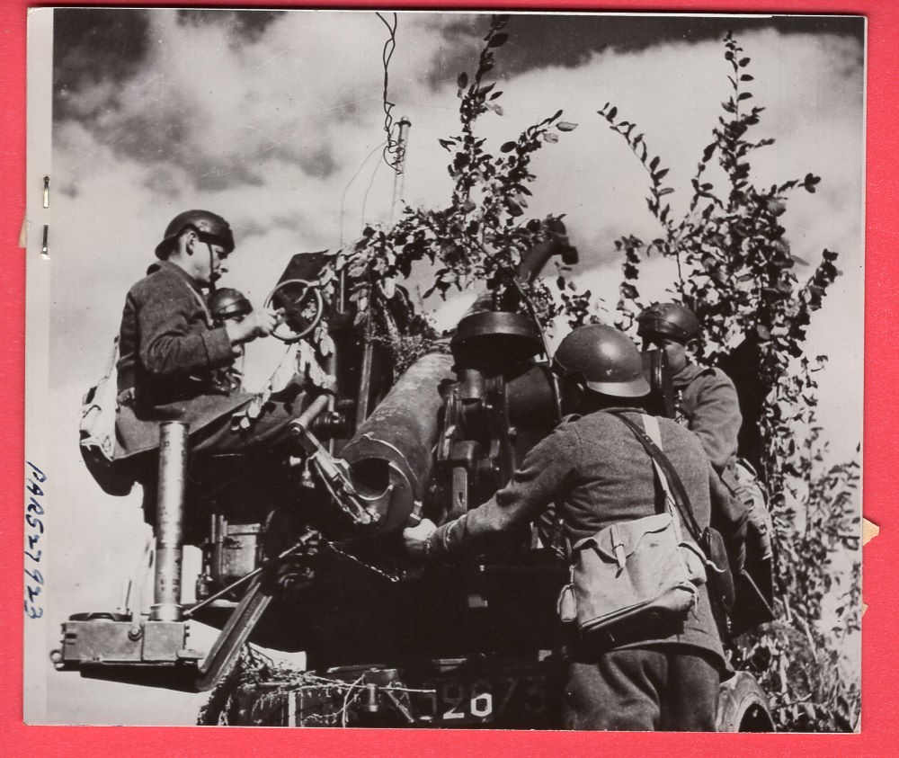 1939 French Artillery in Action on the Western Front Original News Photo