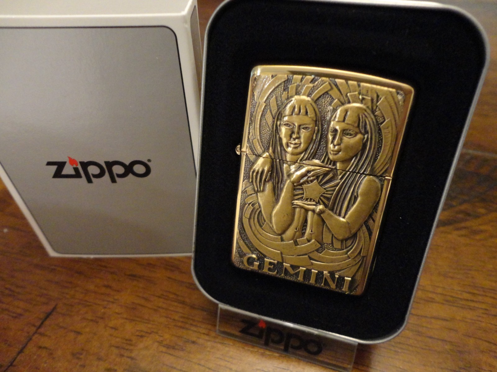 BARRETT-SMYTHE ZODIAC GEMINI BRASS ZIPPO LIGHTER MINT IN BOX 1998 BARRETT-SMYTHE ZODIAC GEMINI BRASS ZIPPO LIGHTER MINT IN BOX 1998