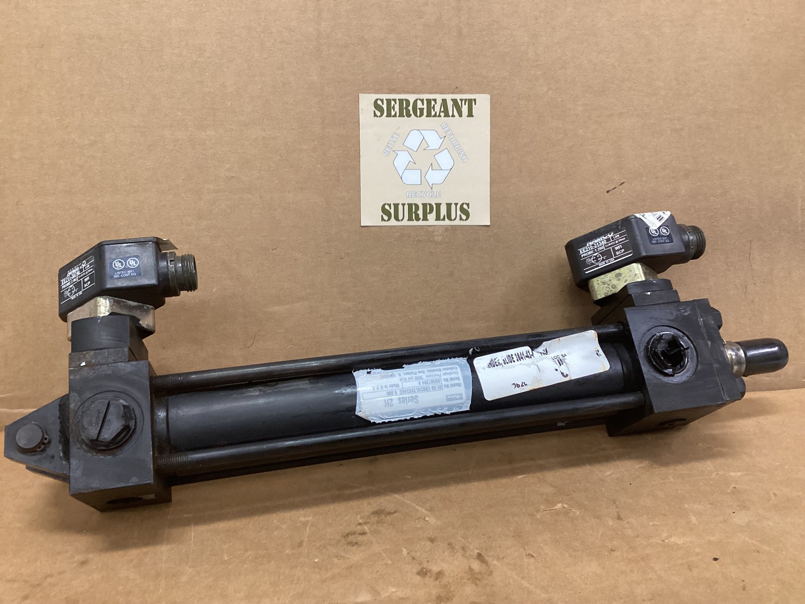 Cylinder slide/Parker Series 2H/Pn#304143M6116 Cylinder slide/Parker Series 2H/Pn#304143M6116