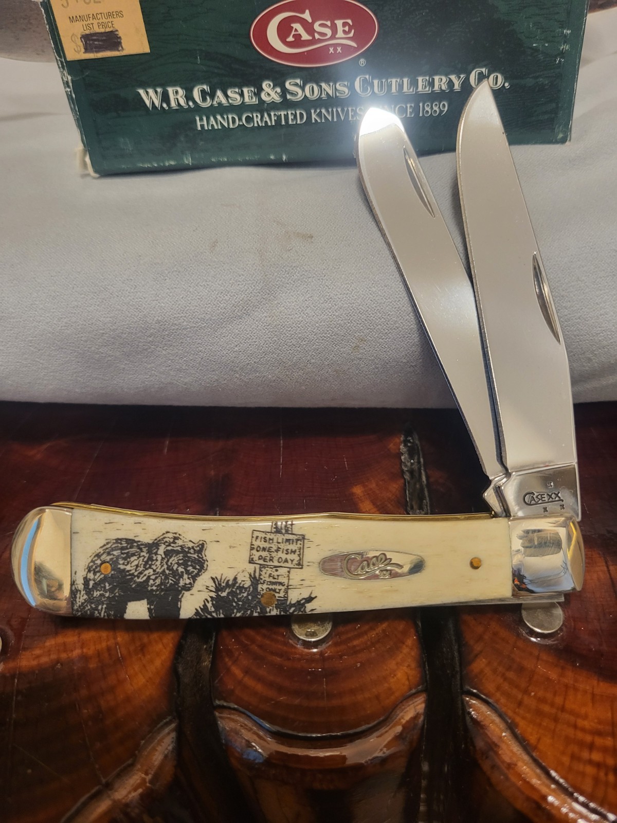 2007 Case XX 6254 SS. Natural Smooth Bone Grizzly Scene Trapper Original Box 2007 Case XX 6254 SS. Natural Smooth Bone Grizzly Scene Trapper Original Box