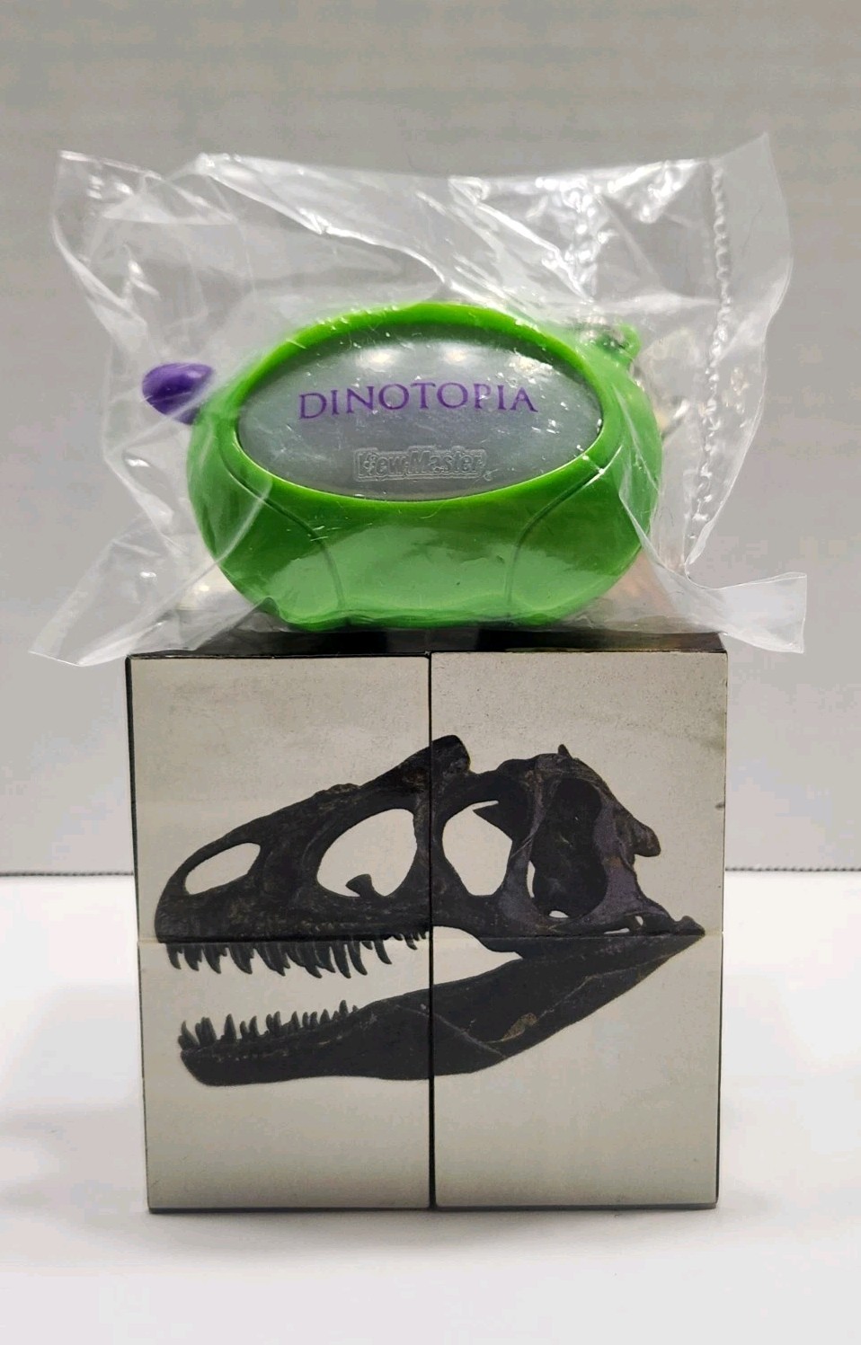 2002 Y2K Wendy's Dinotopia View-Master Keychain & Dinosaur Picture Cube Toy Lot