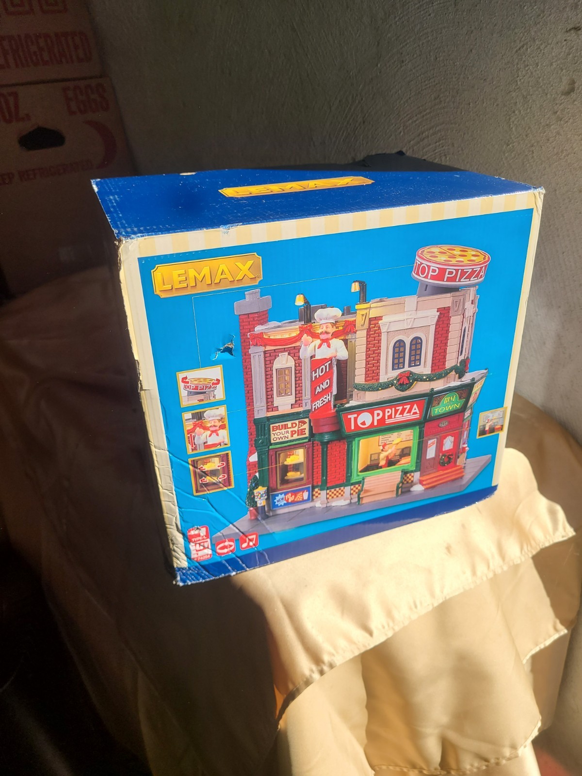NEW 2022 LEMAX TOP PIZZA Sights & Sounds Building 