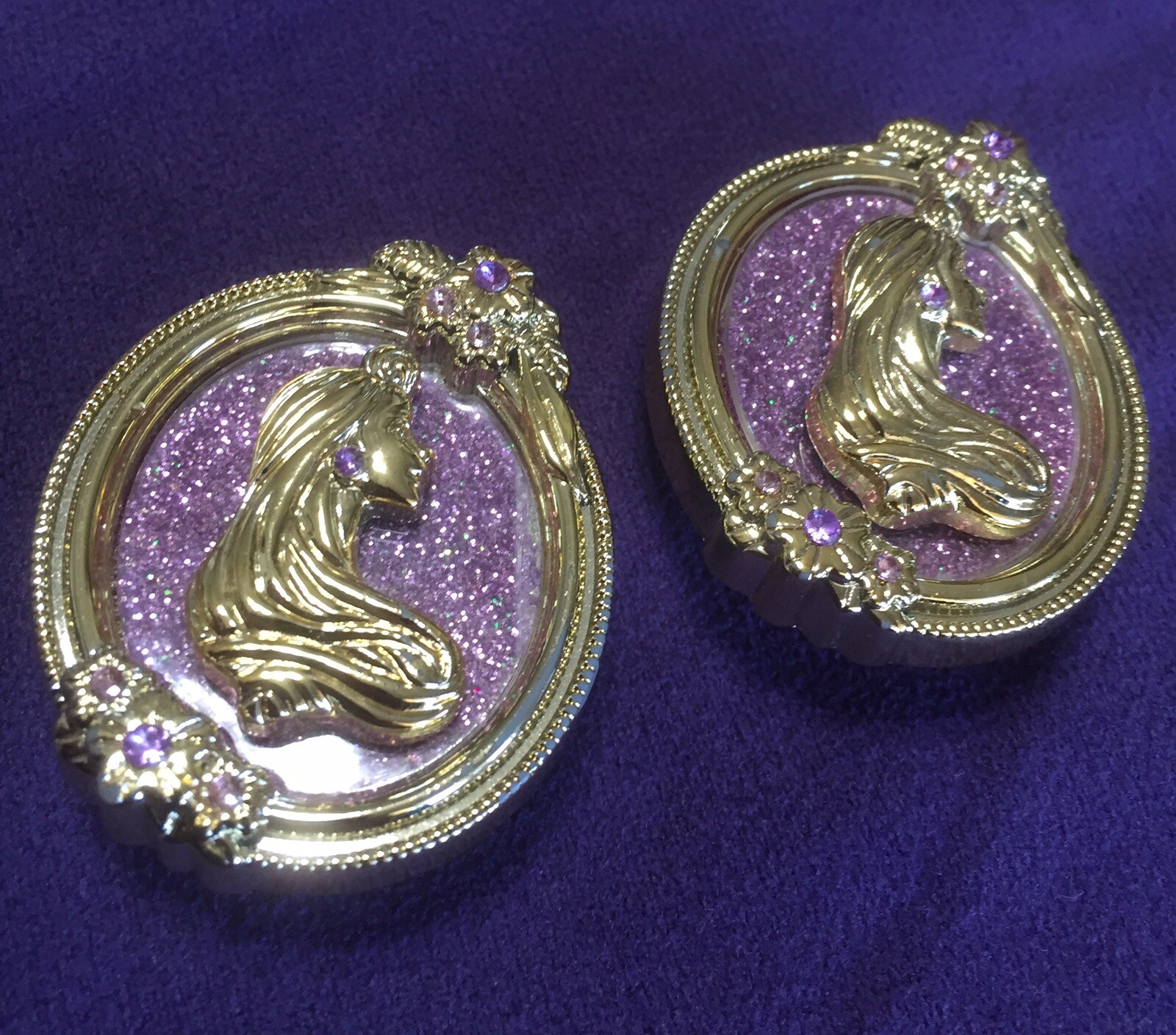 Lot Of 2 Disney 15020 Plastic Repunzel Replacement Oval Buttons Badges Logos Lot Of 2 Disney 15020 Plastic Repunzel Replacement Oval Buttons Badges Logos