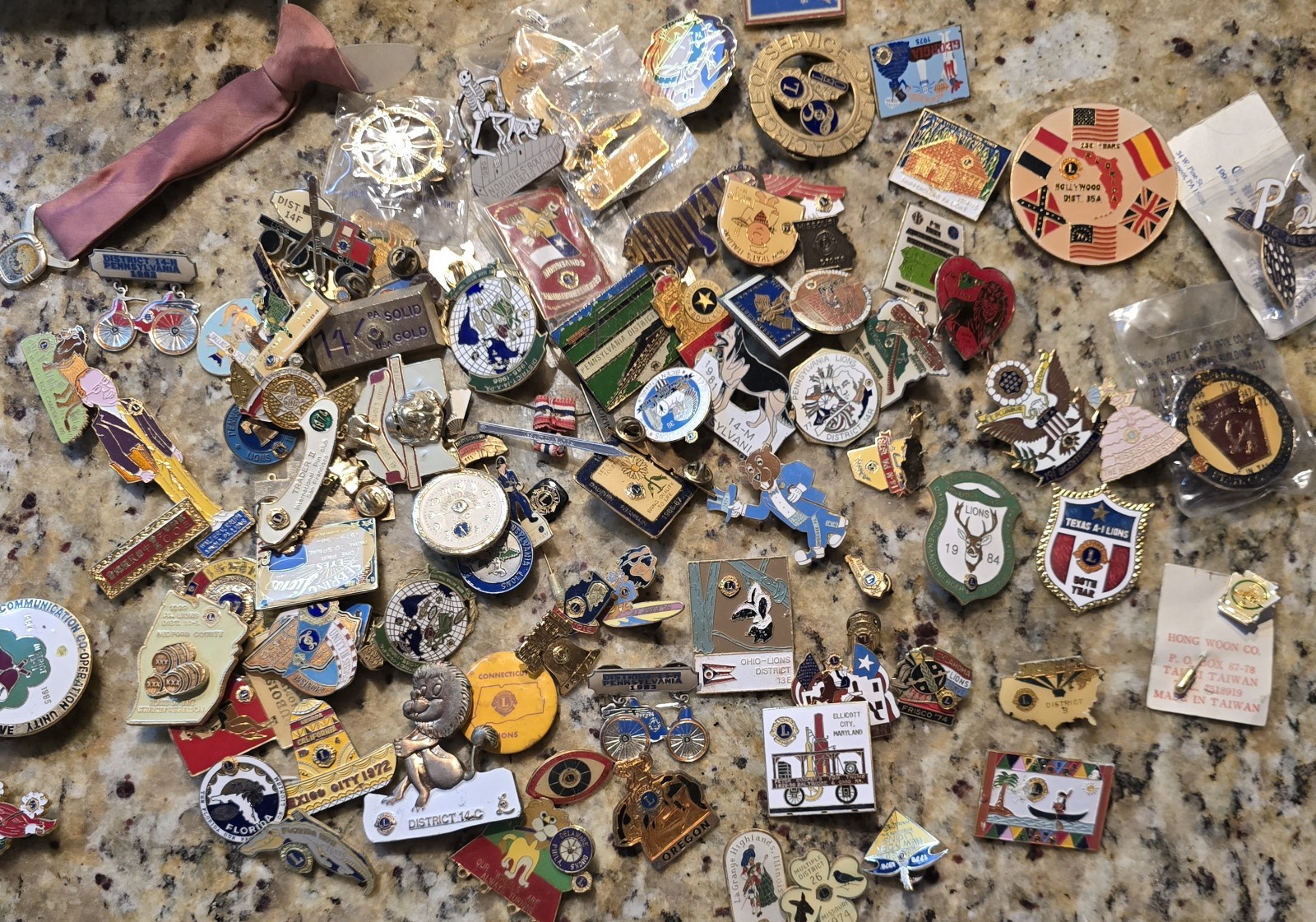 Mixed 1990's Lion's Club State Clutchback Pin Backs Lot 90+ Pins PA. N.Y. OH. OR Mixed 1990's Lion's Club State Clutchback Pin Backs Lot 90+ Pins PA. N.Y. OH. OR