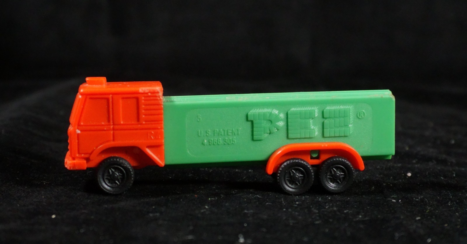 Vintage Truck Pez Dispenser Green Stem No Feet (A3) Vintage Truck Pez Dispenser Green Stem No Feet (A3)