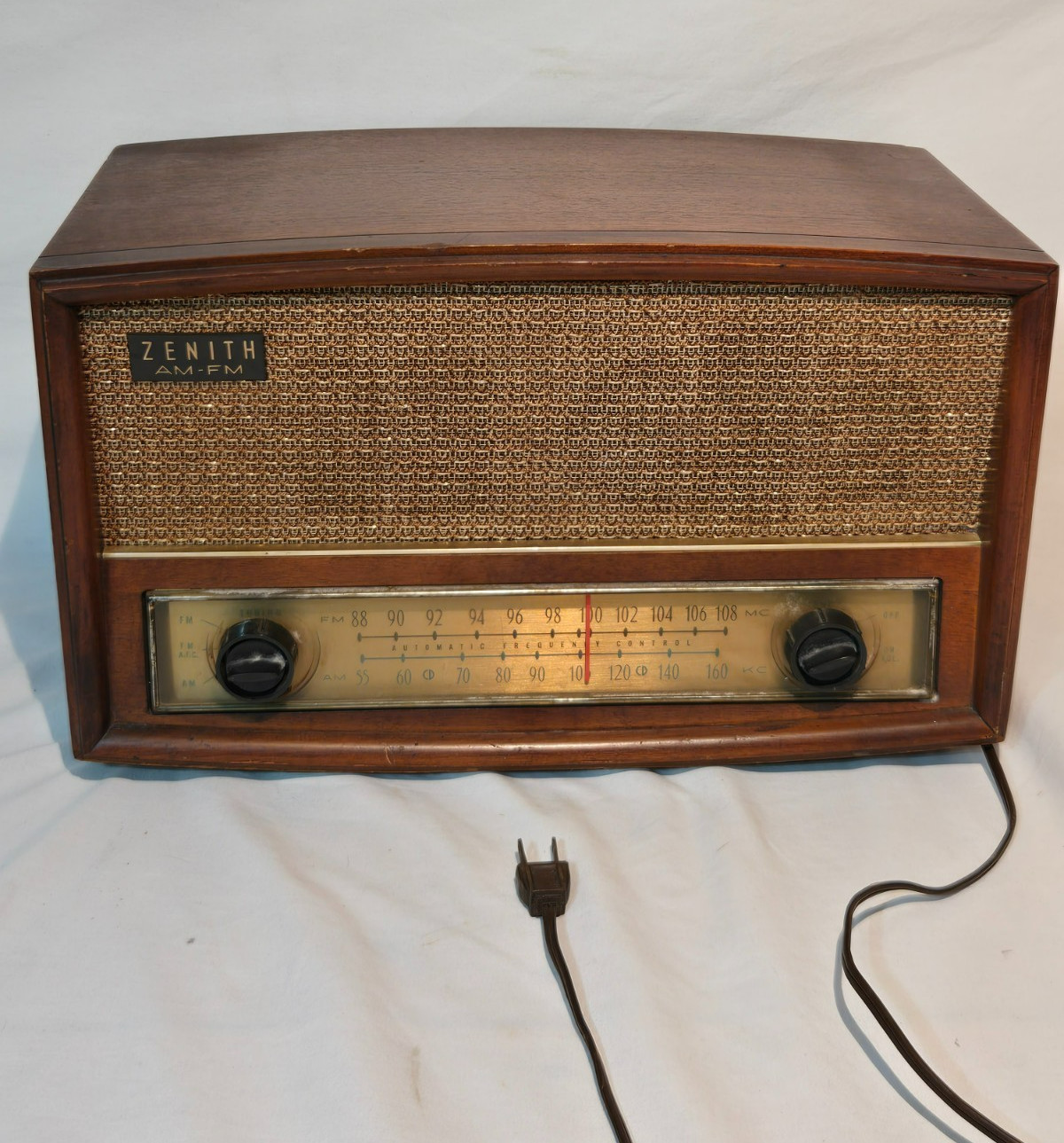 Vintage Zenith G730 AM/FM Tube Radio Chassis 7C05 Wood MCM Powers On Hums Vintage Zenith G730 AM/FM Tube Radio Chassis 7C05 Wood MCM Powers On Hums