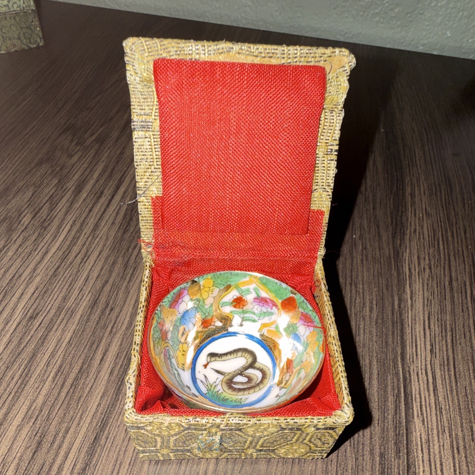 Vintage Chinese Cloisonne Style Enamel Floral Decorative Bowl w/Presentation Box Vintage Chinese Cloisonne Style Enamel Floral Decorative Bowl w/Presentation Box