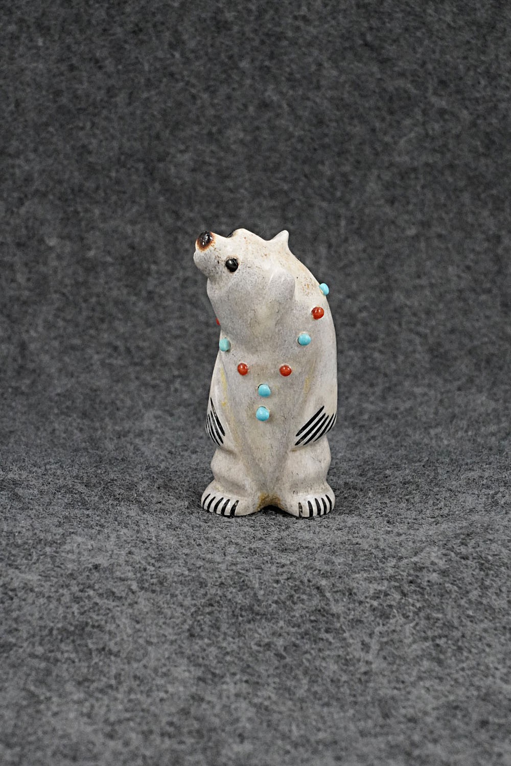 Bear Zuni Fetish Carving - Claudia Peina Bear Zuni Fetish Carving - Claudia Peina