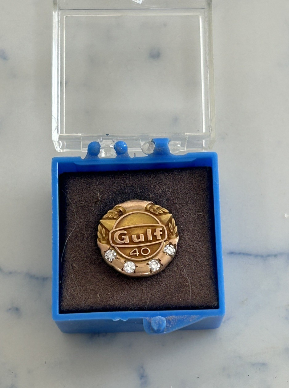 Vintage Original 10K Gold Diamonds Gulf 40 Year Service Pin and gold chain