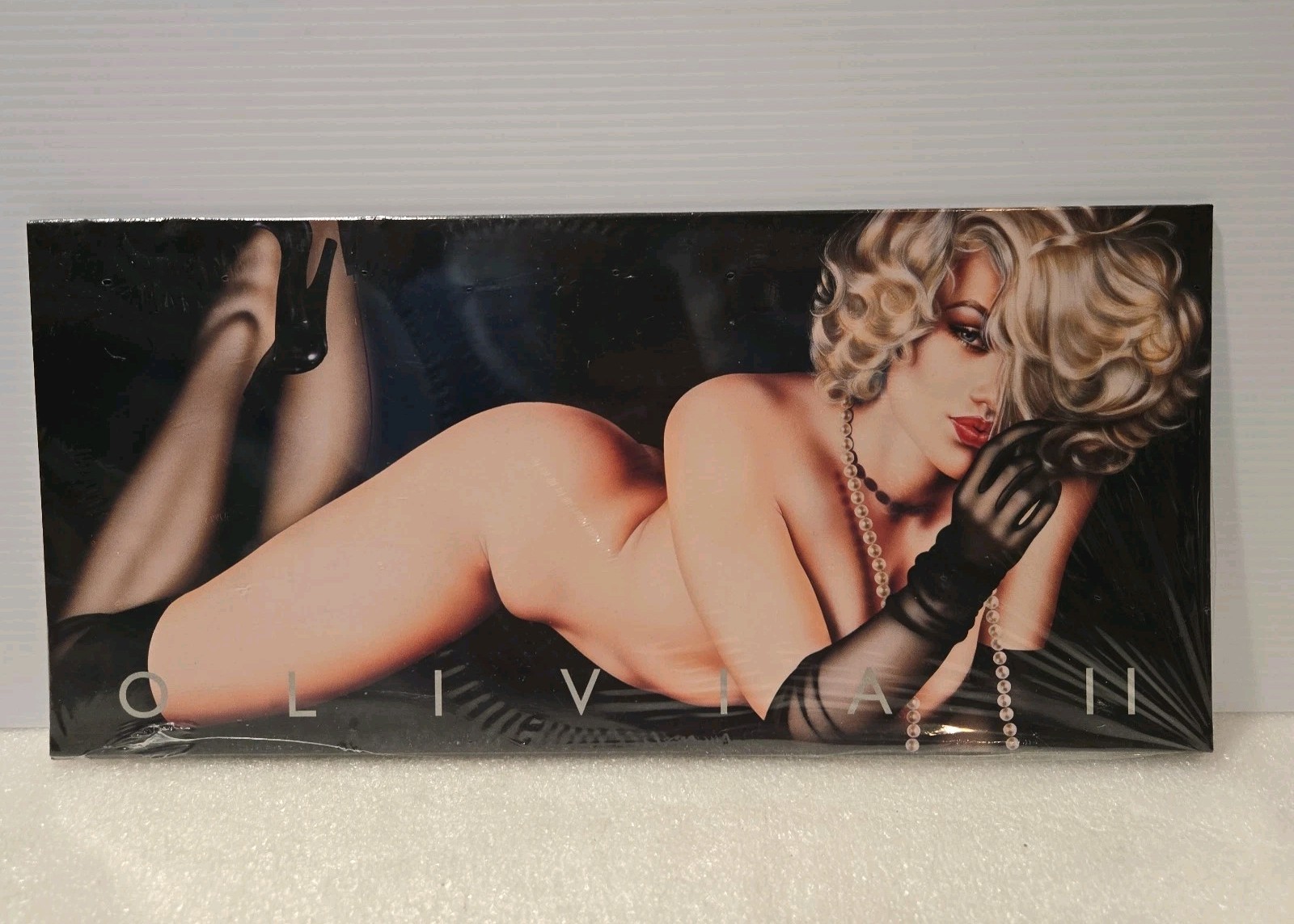 OLIVIA II 1995 Set of 3 Hologram Cards in Folio - New & Sealed Sexy Pin-Up Art