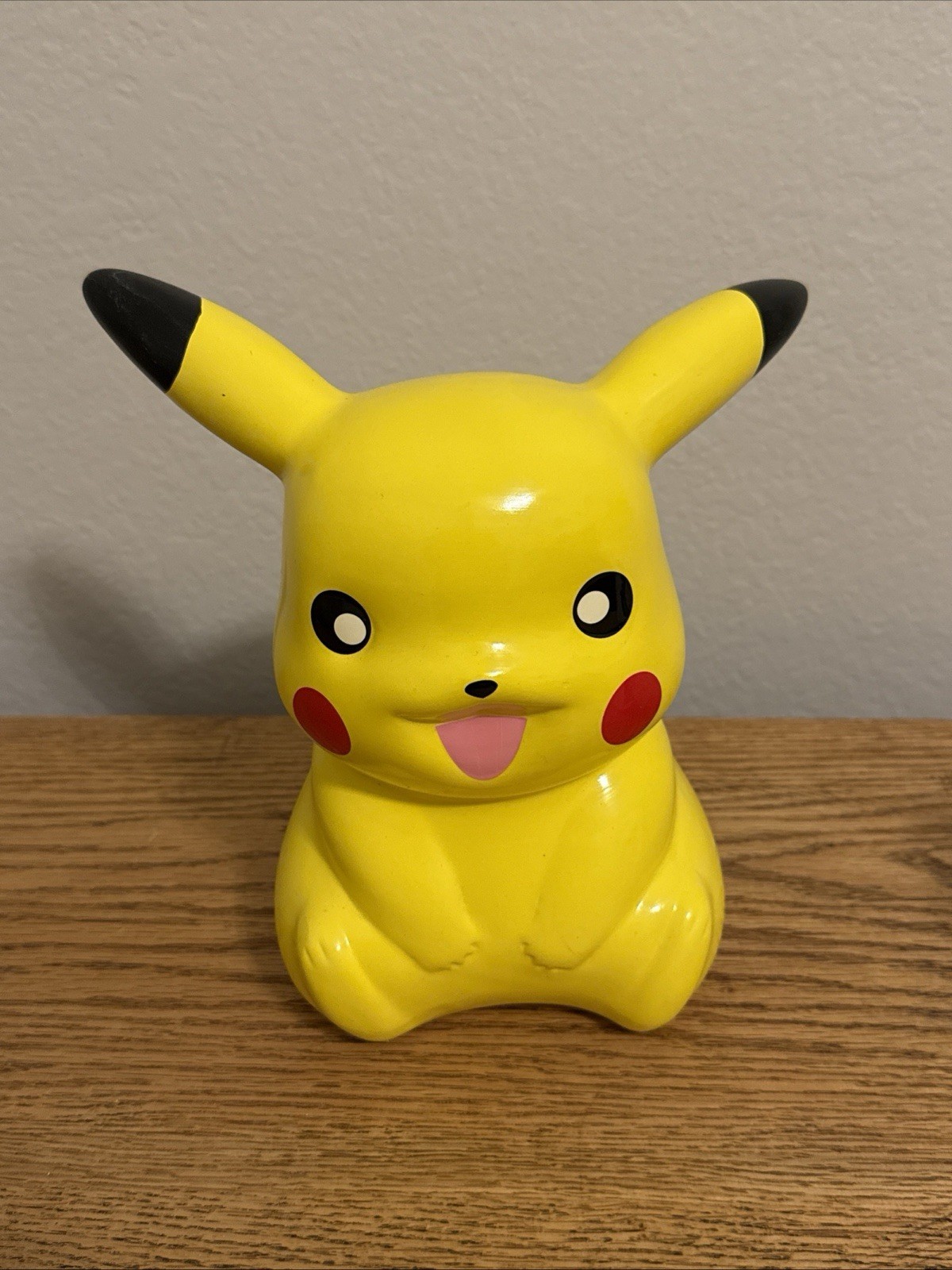 Pikachu Nintendo Pokémon Ceramic Coin Piggy Bank Fab NY 2017 No Plug Pikachu Nintendo Pokémon Ceramic Coin Piggy Bank Fab NY 2017 No Plug
