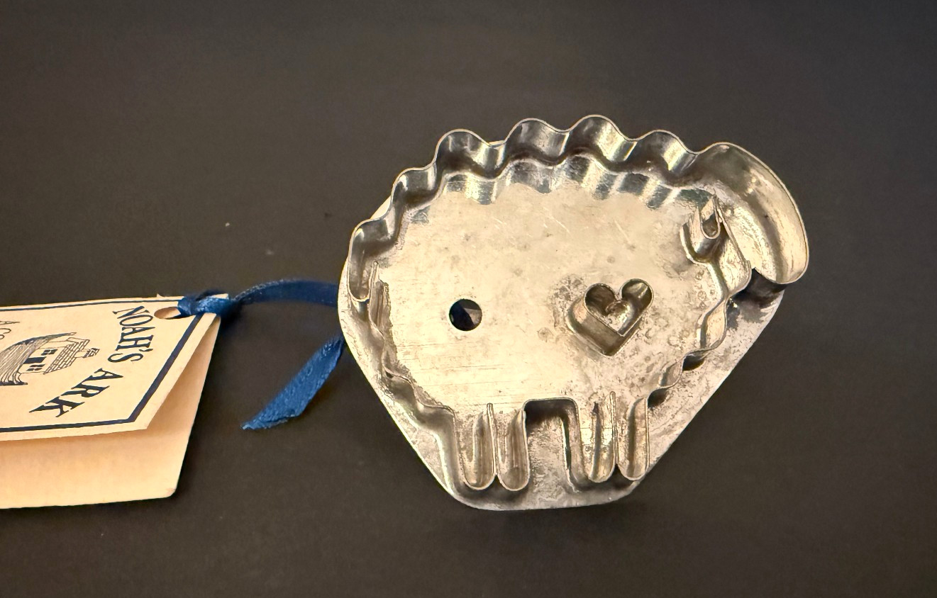 VINTAGE FOLK ART TIN COOKIE CUTTER BY B. CUKLA \ VINTAGE FOLK ART TIN COOKIE CUTTER BY B. CUKLA \