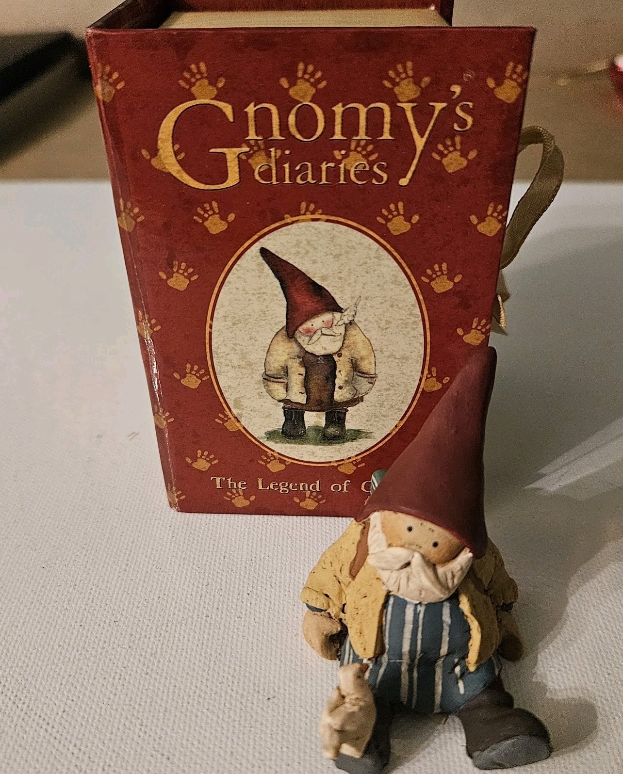 Gnomy's Diaries The Legend of Gnomy Sitting With Bird Figure in Box Annekabouke