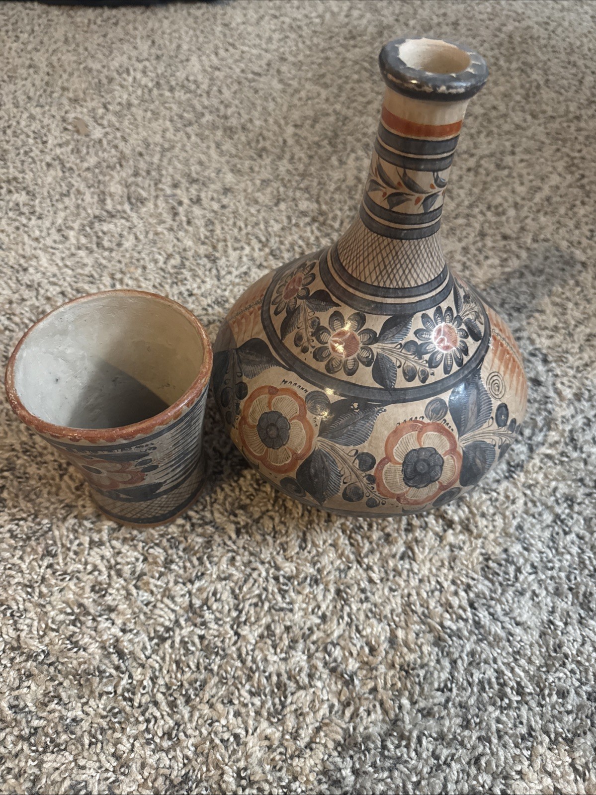 Vintage Tonala Mexican Hand Painted Clayware Pottery Natural Pigments Signed. Vintage Tonala Mexican Hand Painted Clayware Pottery Natural Pigments Signed.