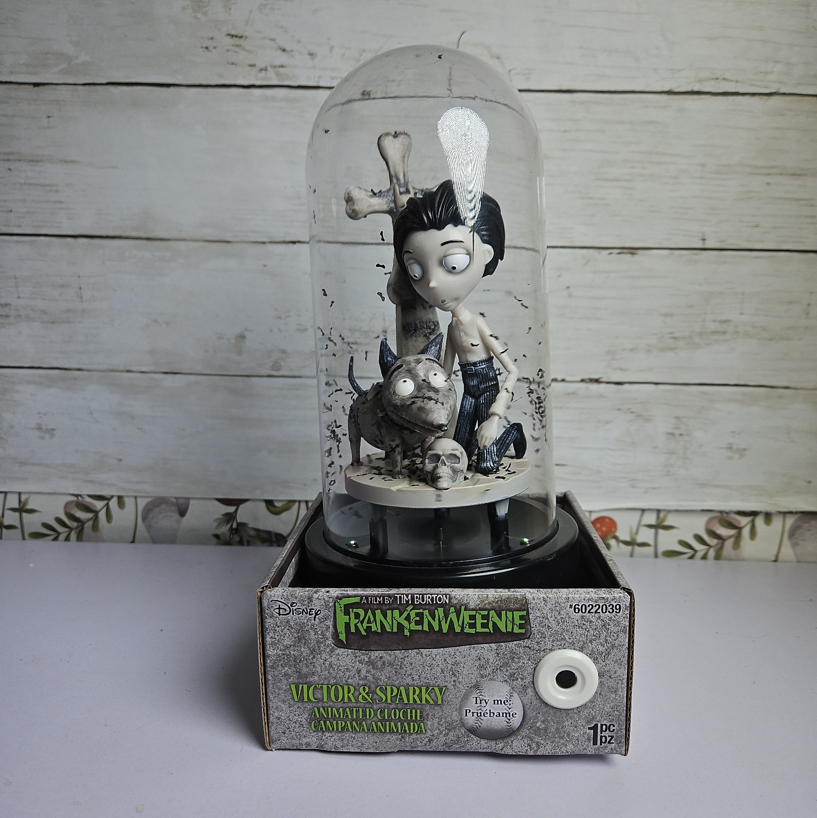 New OTHER Tim Burton Frankenweenie Victor & Sparky Animated  Globe Halloween