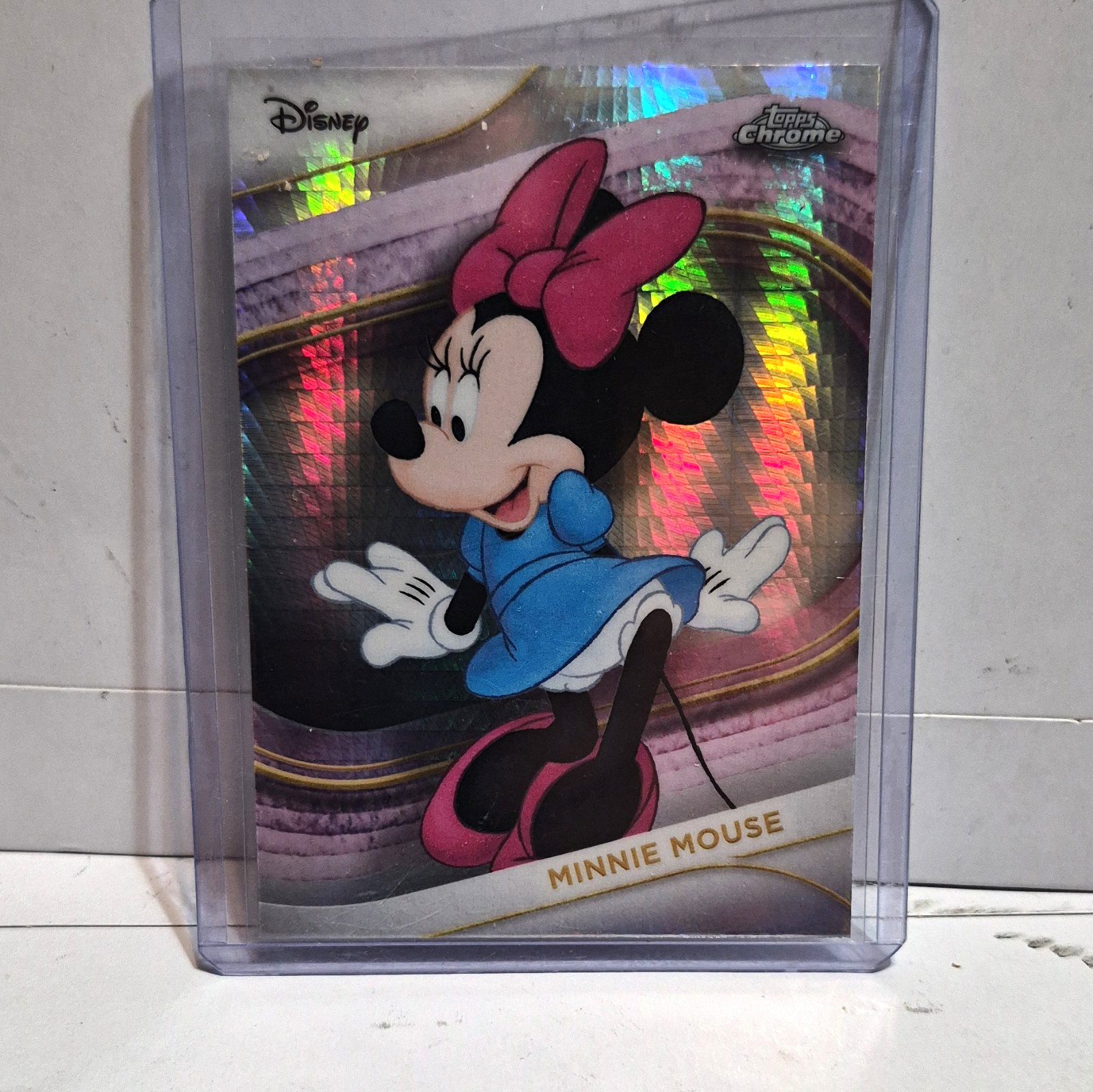 Topps 2025 Topps Chrome Disney Minnie Mouse #28 Prism Refractor
