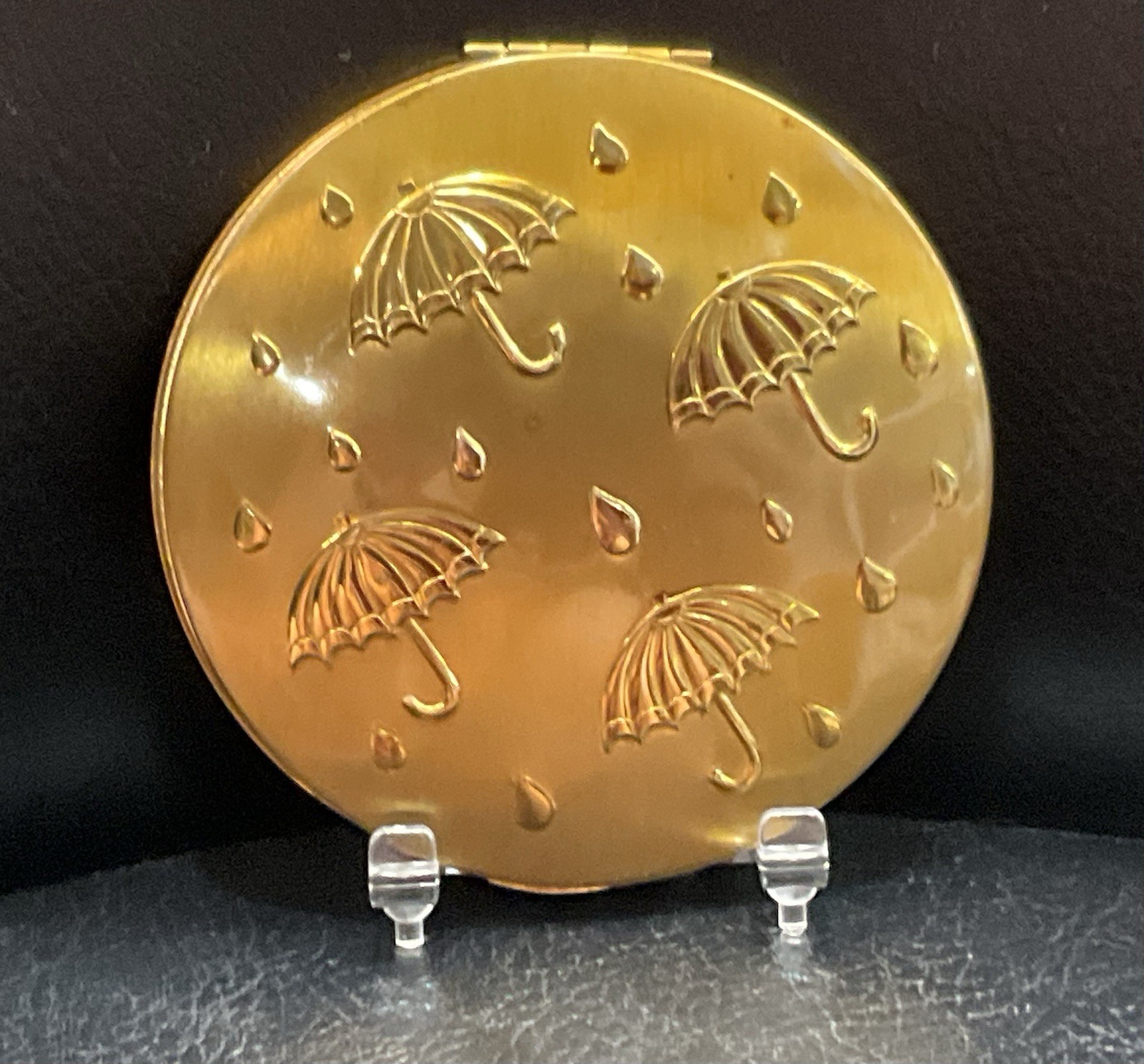 Vintage Scarce Rainy Day Flapjack Powder Compact Umbrellas Raindrops Book Piece Vintage Scarce Rainy Day Flapjack Powder Compact Umbrellas Raindrops Book Piece