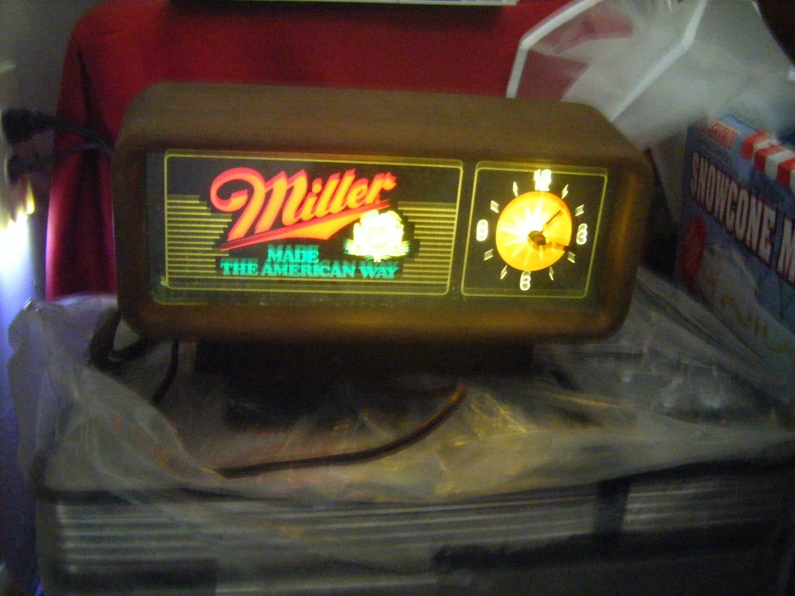 Vintage 1985 Miller Beer Lighted Clock  bar counter , Bar Sign Working