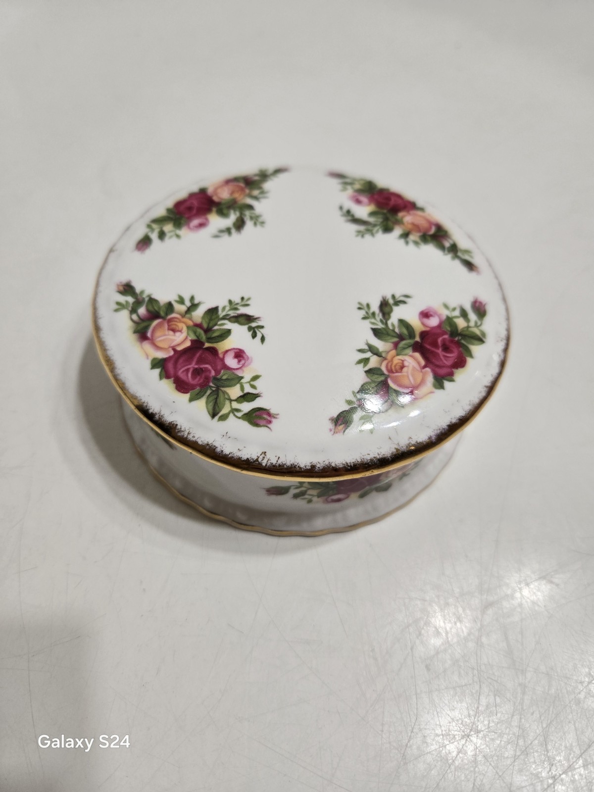 Vintage ROYAL ALBERT Vintage ROYAL ALBERT