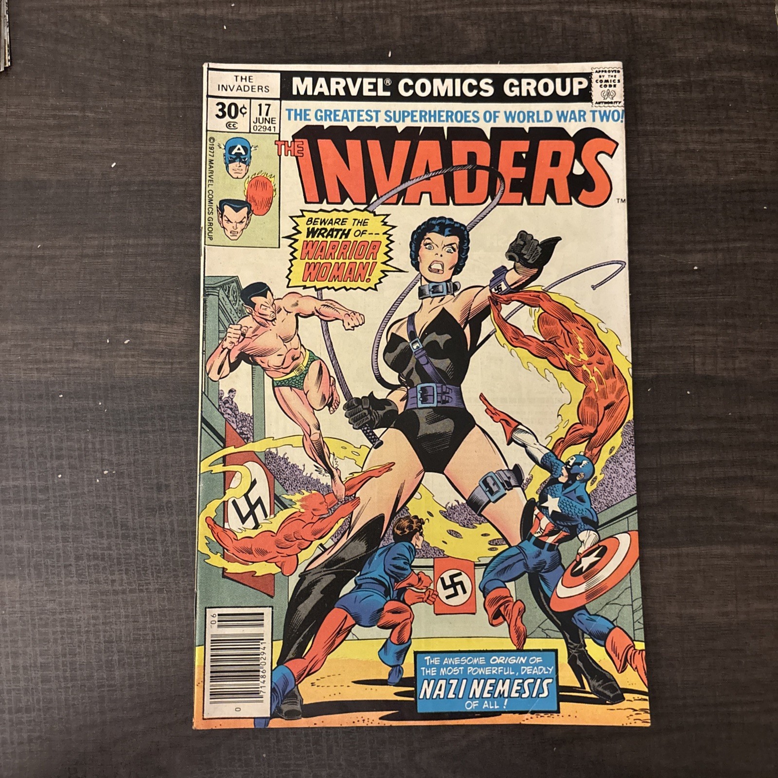 Invaders #17 (June 1977) Marvel Comics 1st App Of Warrior Woman and Hitler App