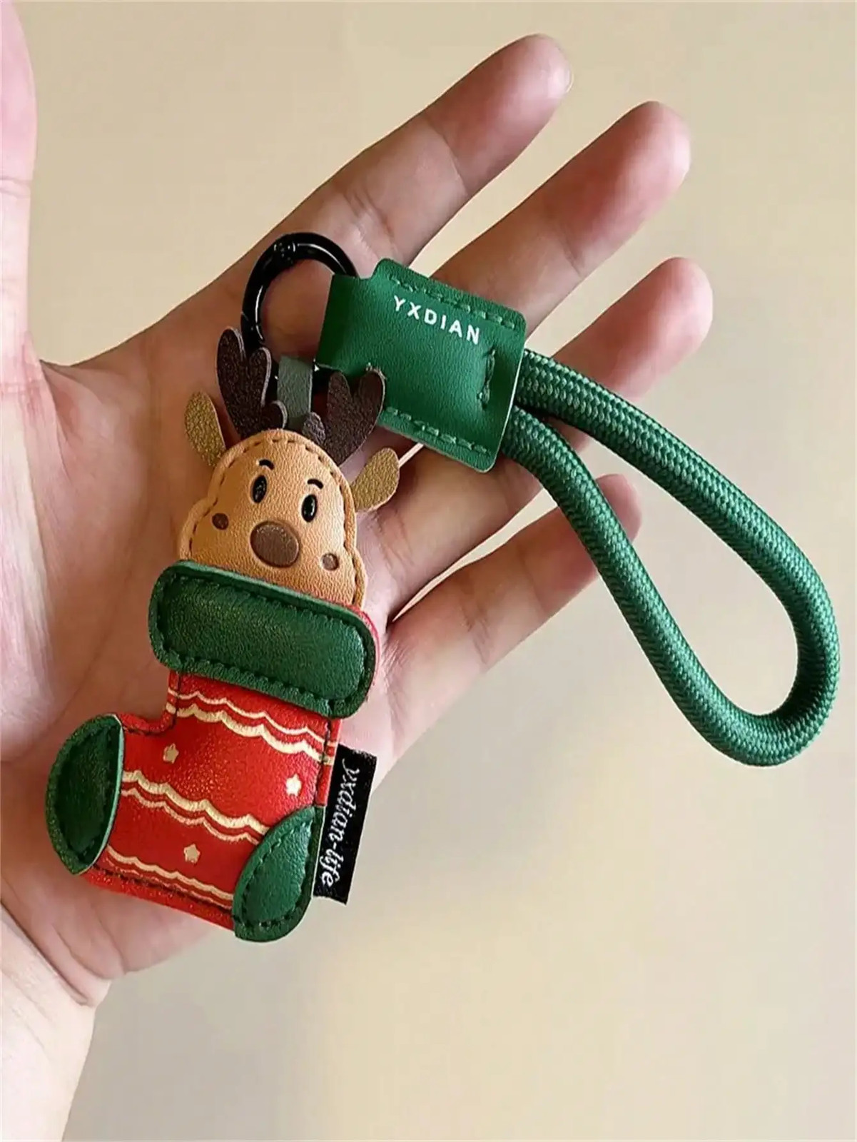 1Pc Elegant Christmas Keychain - Santa Claus or Deer with Green Strap, PU Materi