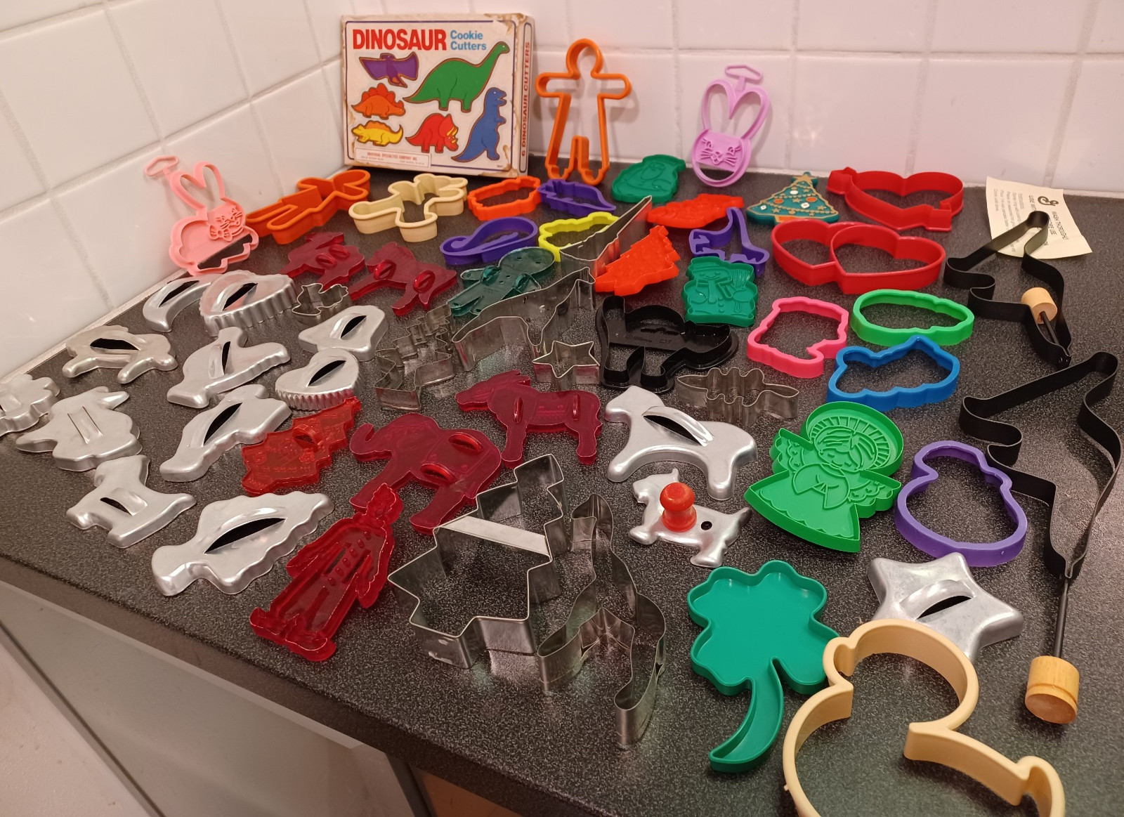 57 VTG +antique Cookie Cutter Lot Mix Metal Aluminum Plastic Animal holiday MCM 57 VTG +antique Cookie Cutter Lot Mix Metal Aluminum Plastic Animal holiday MCM