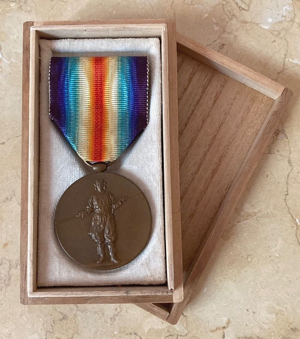 WW1 JAPAN VICTORY MEDAL TOP QUALITY ORIGINAL 1920 AWARD w/ WOOD PRESENTATION BOX