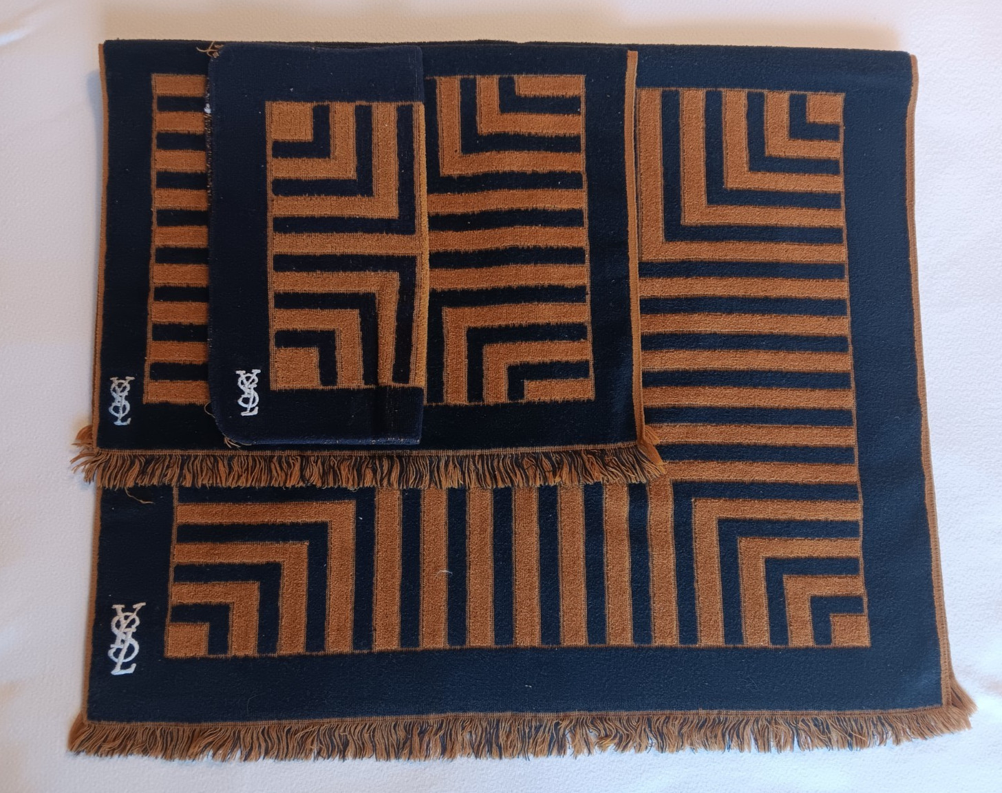 Vtg Yves Saint Laurent YSL Fieldcrest Navy Gold Geometric Towels Set of 3 Vtg Yves Saint Laurent YSL Fieldcrest Navy Gold Geometric Towels Set of 3