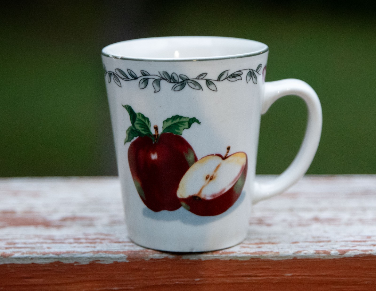 Vintage Todays Home Apple Coffee Mug 3 ½ \