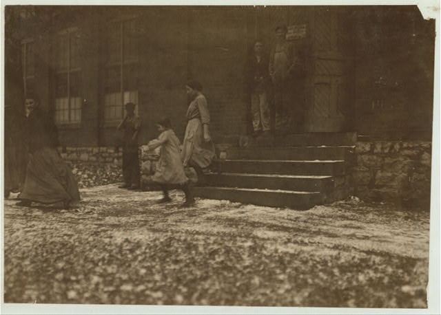 Photo:Chattanooga Tennessee 1910 Little Goldie Sister Going to Dinner