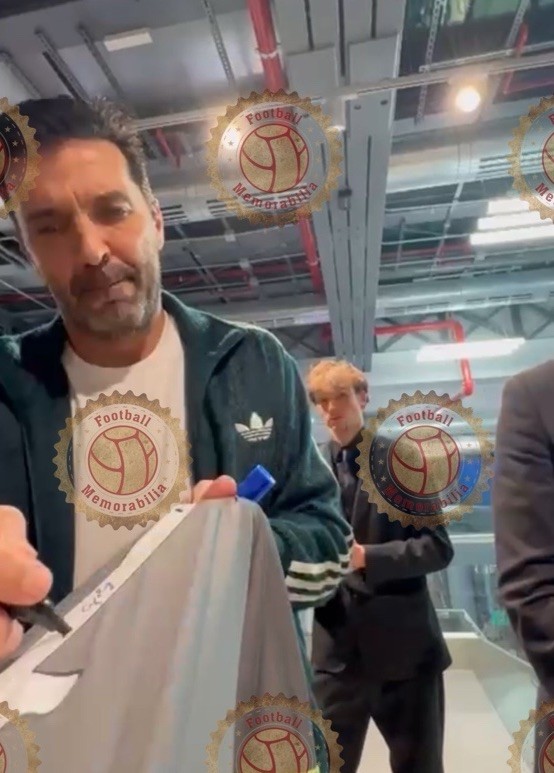 Juventus - Original Gianluigi Buffon Jersey Autographed with Video Proof