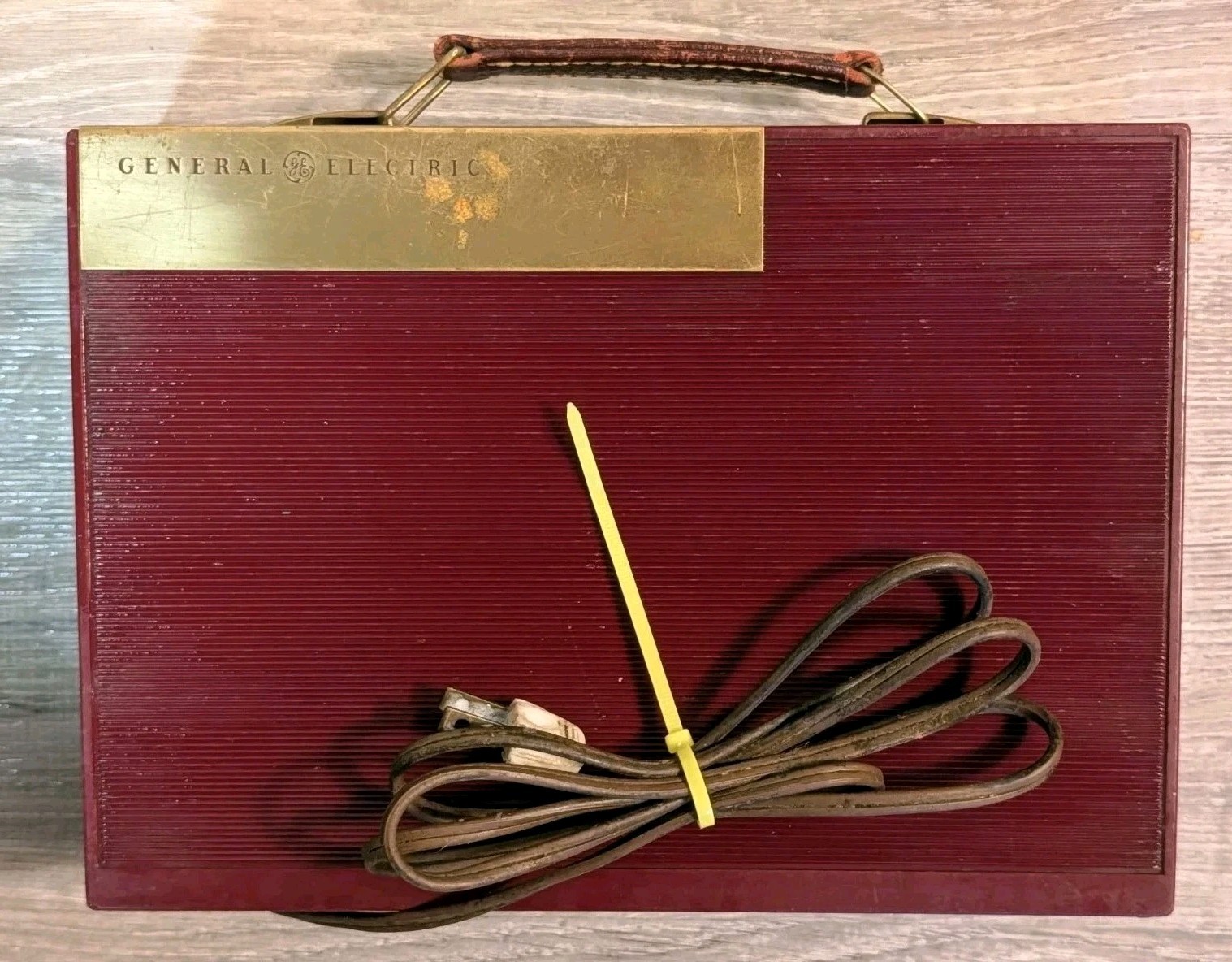 1949 General Electric Portable Tube AM Radio GE Model 145 GE Broken Parts Repair
