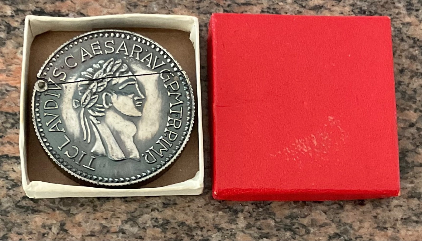 Vintage 1940-1960 CLAVDIVS Caesar Coin Lighter MIB / Never Lit Vintage 1940-1960 CLAVDIVS Caesar Coin Lighter MIB / Never Lit