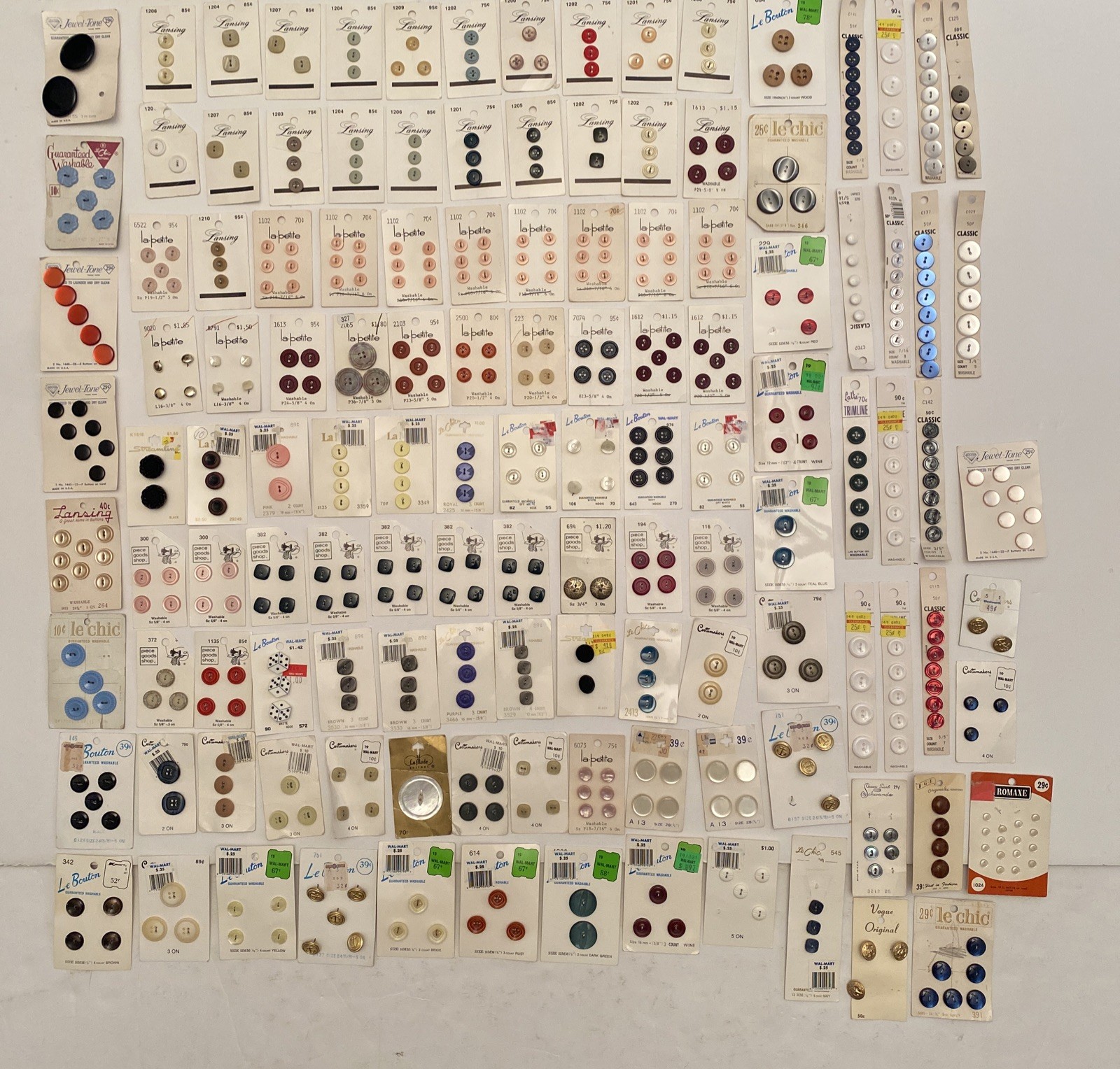 Large Lot Vintage Sewing Buttons On Cards La Petite Lansing Le Chic - 126 Cards