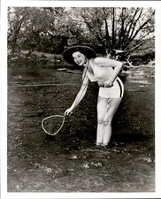 GA315 1950s Orig Kaufmann & Fabry Photo LEGGY CHEESECAKE MODEL FISHING IN STREAM picture