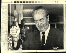 1970 Press Photo Captain Carroll Woods arrives from Jordan Kennedy Airport picture