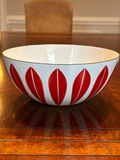 CATHRINEHOLM VTG MCM WHITE ENAMEL BOWL TRUE RED LOTUS PATTERN 9.5