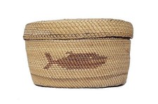 ANTIQUE OVAL MAKAH BASKET - WHALE & DUCK DECORATION - 3