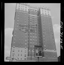 Photo:Detroit Michigan Hotel Fort Shelby 1942 One Way Pedestrians Sign picture