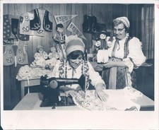 1973 Detroit Michigan Slovak Festival Singer Historic Vintage Press Photo 8x10 picture